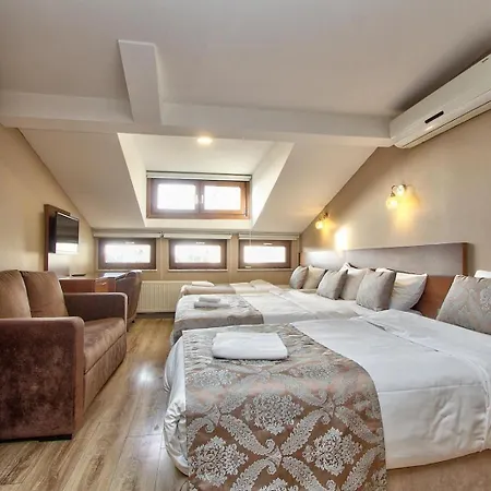 Papa Roncalli Street Apartment *